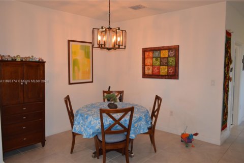 Touwnhouse à vendre à Homestead, Floride: 3 chambres, 123.37 m2 № 2091158 - photo 9