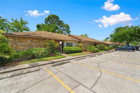 Propiedad comercial en Largo, Florida 104.52 m2 № 2156757