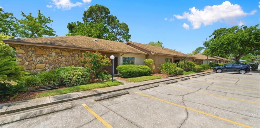 Propiedad comercial en Largo, Florida 104.52 m2 № 2156757