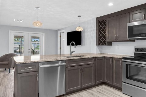House in Hudson, Florida 2 bedrooms, 108.51 sq.m. № 1849822 - photo 4