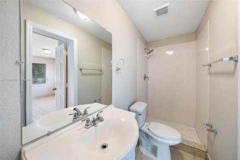 Casa en venta en Hallandale Beach, Florida, 4 dormitorios, 138.61 m2 № 1823416 - foto 25