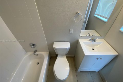 Casa en venta en Hallandale Beach, Florida, 4 dormitorios, 138.61 m2 № 1823416 - foto 12