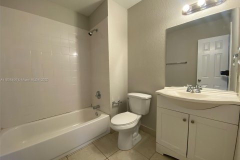 Casa en venta en Hallandale Beach, Florida, 4 dormitorios, 138.61 m2 № 1823416 - foto 9