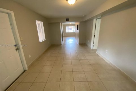 Casa en venta en Hallandale Beach, Florida, 4 dormitorios, 138.61 m2 № 1823416 - foto 5