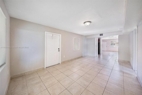 Casa en venta en Hallandale Beach, Florida, 4 dormitorios, 138.61 m2 № 1823416 - foto 20
