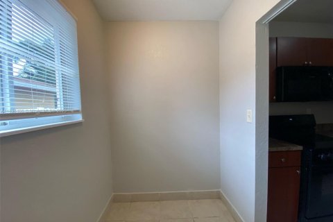 Casa en venta en Hallandale Beach, Florida, 4 dormitorios, 138.61 m2 № 1823416 - foto 16