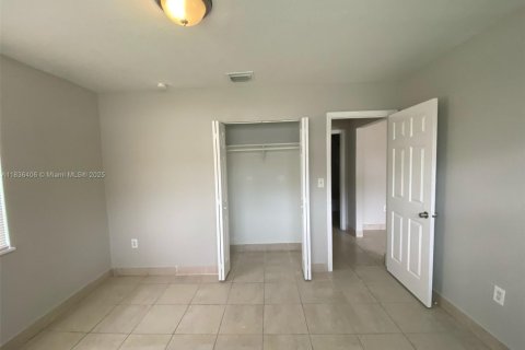 Casa en venta en Hallandale Beach, Florida, 4 dormitorios, 138.61 m2 № 1823416 - foto 11