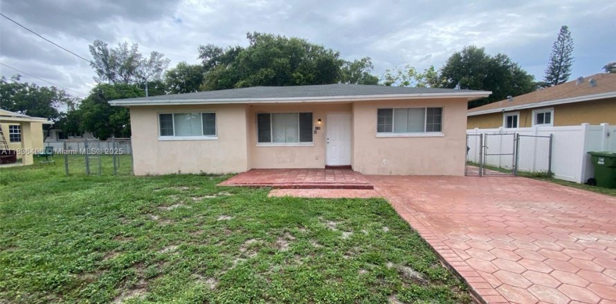 Casa en Hallandale Beach, Florida 4 dormitorios, 138.61 m2 № 1823416