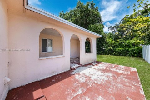 Casa en venta en Hallandale Beach, Florida, 4 dormitorios, 138.61 m2 № 1823416 - foto 30
