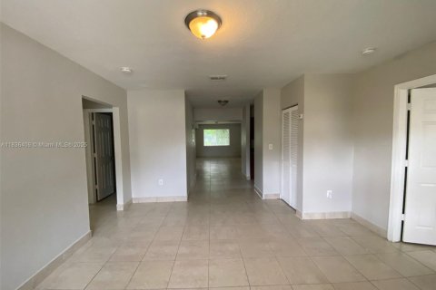 Casa en venta en Hallandale Beach, Florida, 4 dormitorios, 138.61 m2 № 1823416 - foto 4