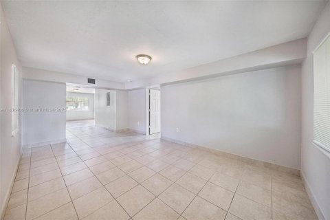 Casa en venta en Hallandale Beach, Florida, 4 dormitorios, 138.61 m2 № 1823416 - foto 21