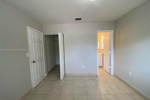 Casa en venta en Hallandale Beach, Florida, 4 dormitorios, 138.61 m2 № 1823416 - foto 13