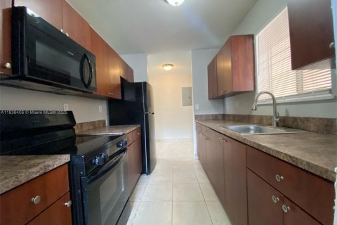 Casa en venta en Hallandale Beach, Florida, 4 dormitorios, 138.61 m2 № 1823416 - foto 2