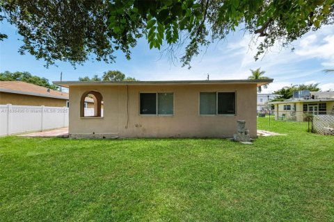 Casa en venta en Hallandale Beach, Florida, 4 dormitorios, 138.61 m2 № 1823416 - foto 29