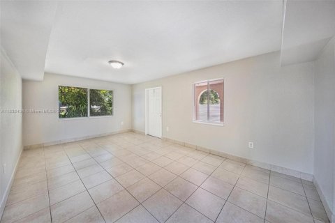 Casa en venta en Hallandale Beach, Florida, 4 dormitorios, 138.61 m2 № 1823416 - foto 19