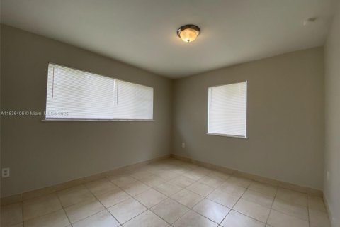 Casa en venta en Hallandale Beach, Florida, 4 dormitorios, 138.61 m2 № 1823416 - foto 10