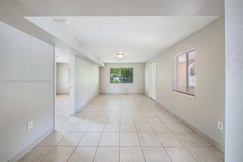 Casa en venta en Hallandale Beach, Florida, 4 dormitorios, 138.61 m2 № 1823416 - foto 18