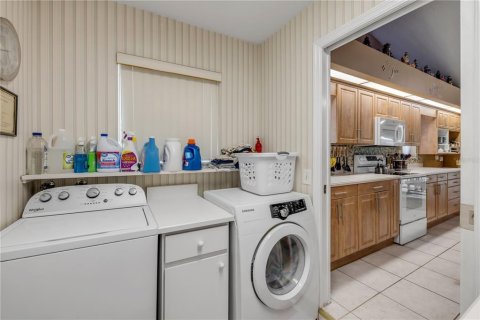 House in Daytona Beach, Florida 3 bedrooms, 227.33 sq.m. № 2277112 - photo 23