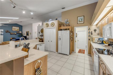 House in Daytona Beach, Florida 3 bedrooms, 227.33 sq.m. № 2277112 - photo 13