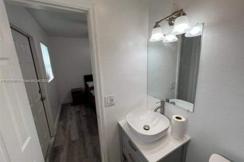 Casa en alquiler en Fort Lauderdale, Florida, 1 dormitorio, 155.61 m2 № 2012149 - foto 11