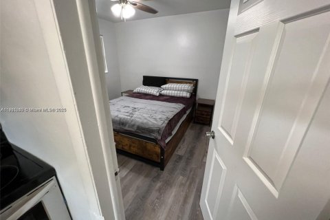Casa en alquiler en Fort Lauderdale, Florida, 1 dormitorio, 155.61 m2 № 2012149 - foto 9