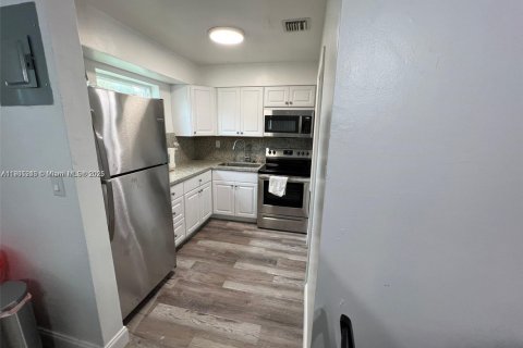 Casa en alquiler en Fort Lauderdale, Florida, 1 dormitorio, 155.61 m2 № 2012149 - foto 7