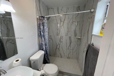 Casa en alquiler en Fort Lauderdale, Florida, 1 dormitorio, 155.61 m2 № 2012149 - foto 6