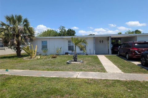 Villa ou maison à vendre à Port Charlotte, Floride: 2 chambres, 85.28 m2 № 1854499 - photo 1