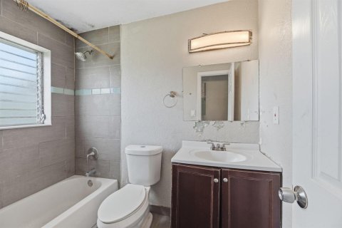 House in Pompano Beach, Florida 4 bedrooms, 115.48 sq.m. № 2249293 - photo 25
