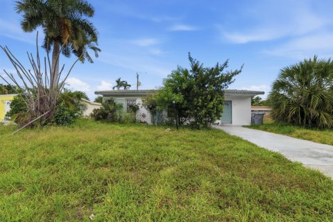 House in Pompano Beach, Florida 4 bedrooms, 115.48 sq.m. № 2249293
