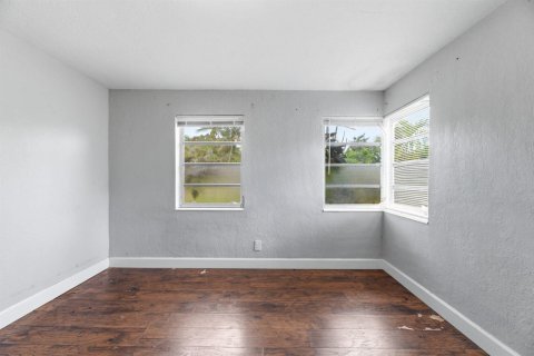 House in Pompano Beach, Florida 4 bedrooms, 115.48 sq.m. № 2249293 - photo 18