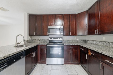 House in Pompano Beach, Florida 4 bedrooms, 115.48 sq.m. № 2249293 - photo 13