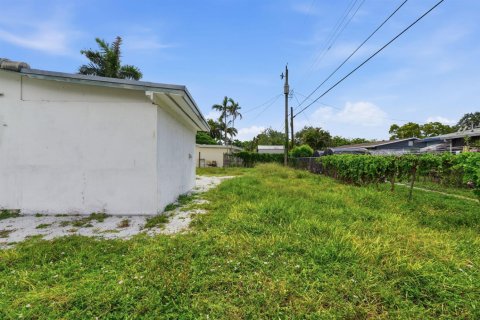 House in Pompano Beach, Florida 4 bedrooms, 115.48 sq.m. № 2249293 - photo 27