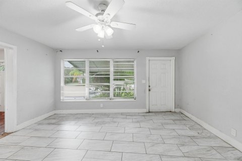 House in Pompano Beach, Florida 4 bedrooms, 115.48 sq.m. № 2249293 - photo 9