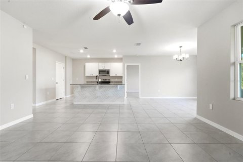 House in DeBary, Florida 3 bedrooms, 158.49 sq.m. № 2167615 - photo 6