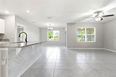House in DeBary, Florida 3 bedrooms, 158.49 sq.m. № 2167615 - photo 5