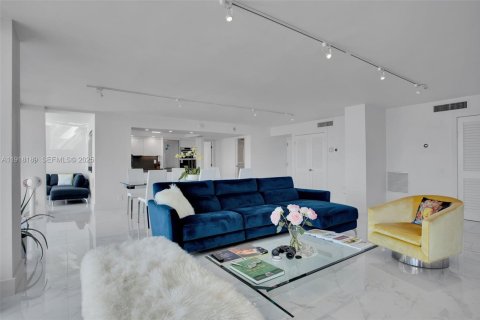 Condo in Miami Beach, Florida, 3 bedrooms  № 1976600 - photo 3