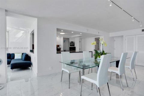 Condo in Miami Beach, Florida, 3 bedrooms  № 1976600 - photo 15