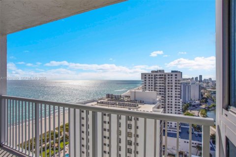 Condo in Miami Beach, Florida, 3 bedrooms  № 1976600 - photo 7