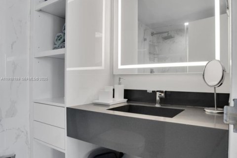 Condo in Miami Beach, Florida, 3 bedrooms  № 1976600 - photo 26