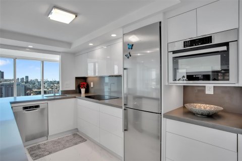 Condo in Miami Beach, Florida, 3 bedrooms  № 1976600 - photo 17