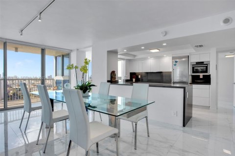 Condo in Miami Beach, Florida, 3 bedrooms  № 1976600 - photo 14