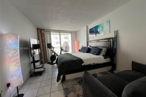 Снять в аренду кондоминиум в Майами-Бич, Флорида 1 спальня, 69.68м2, № 1990663 - фото 17