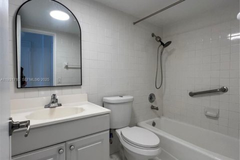 Снять в аренду кондоминиум в Майами-Бич, Флорида 1 спальня, 69.68м2, № 1990663 - фото 18