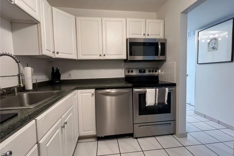 Снять в аренду кондоминиум в Майами-Бич, Флорида 1 спальня, 69.68м2, № 1990663 - фото 9