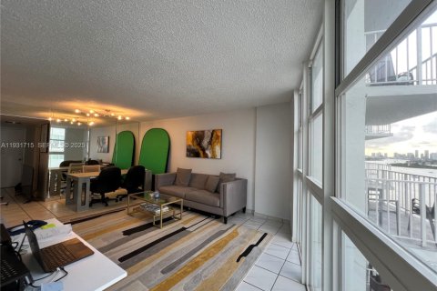 Снять в аренду кондоминиум в Майами-Бич, Флорида 1 спальня, 69.68м2, № 1990663 - фото 5