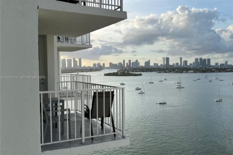 Снять в аренду кондоминиум в Майами-Бич, Флорида 1 спальня, 69.68м2, № 1990663 - фото 1