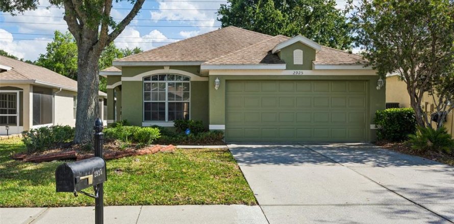 House in Land O' Lakes, Florida 4 bedrooms, 168.99 sq.m. № 2119912