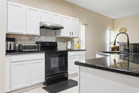House in Land O' Lakes, Florida 4 bedrooms, 168.99 sq.m. № 2119912 - photo 5