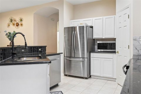 House in Land O' Lakes, Florida 4 bedrooms, 168.99 sq.m. № 2119912 - photo 6